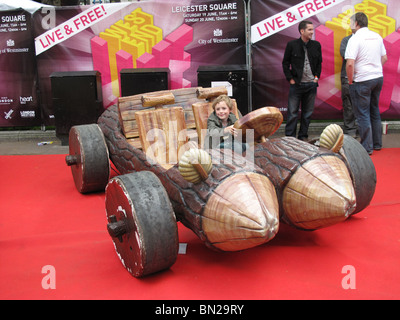 Flintstones Cartoon Kid lustige Autofahrer Stockfoto