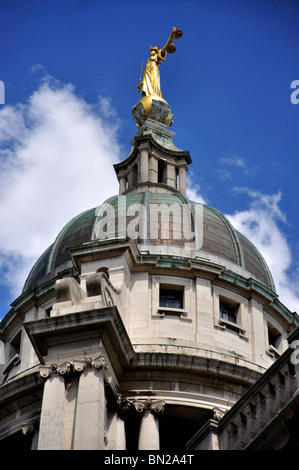 "Justitia"-Statue, die zentralen Strafgerichtshof Old Bailey, City of London, London, England, Vereinigtes Königreich Stockfoto