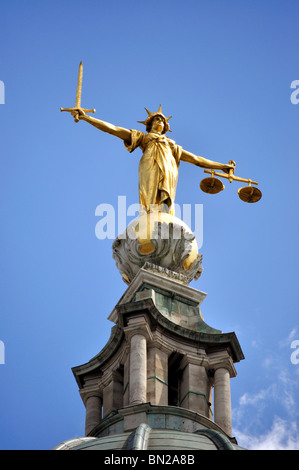 "Justitia"-Statue, die zentralen Strafgerichtshof Old Bailey, City of London, London, England, Vereinigtes Königreich Stockfoto