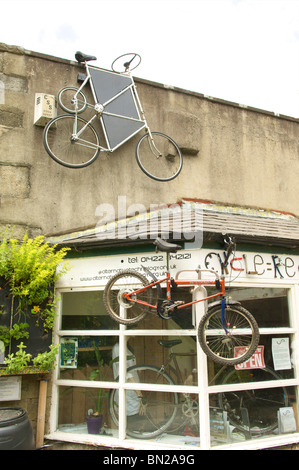 Zyklus Recycling Shop bei der Alternative Technology Centre, Hebden Bridge, West Yorkshire, England Stockfoto