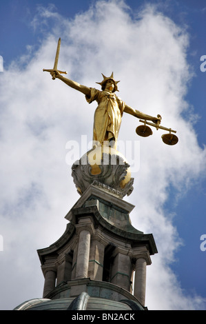 "Justitia"-Statue, die zentralen Strafgerichtshof Old Bailey, City of London, London, England, Vereinigtes Königreich Stockfoto