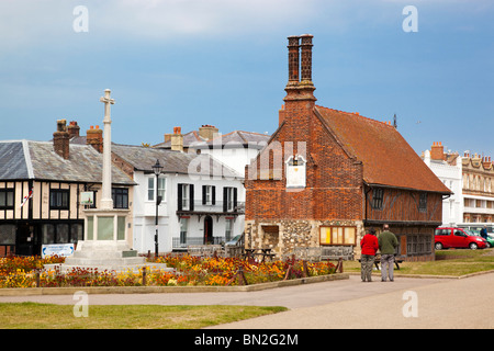 Aldeburgh; Moot Hall und War Memorial; Suffolk Stockfoto