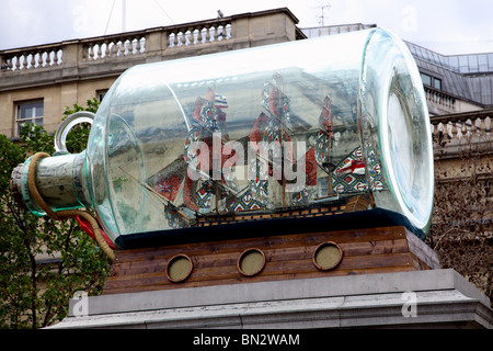 Künstler Yinka Shonibare Kunstwerk, Nelsons Ship In A Bottle, auf dem vierten Sockel in Trafalgar Square, Westminster, London, WC2 Stockfoto