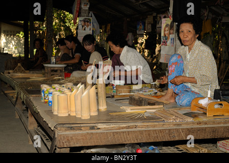 Die Schirmfabrik, Borsang Dorf, Chiang Mai, Thailand, Asien Stockfoto