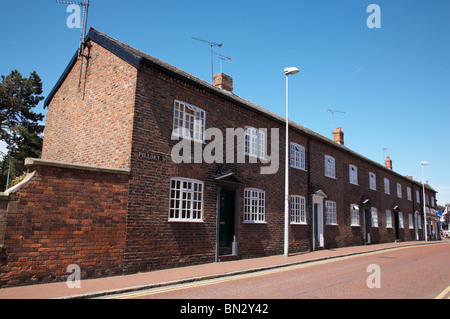 Zeile des viktorianischen Reihenhaus Cottages in Nantwich UK Stockfoto