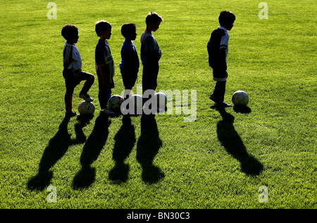 Jungs in Fußball-Training, Berlin, Deutschland Stockfoto