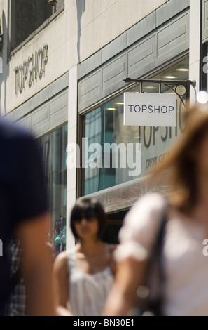 Topshop Kaufhaus Schild Oxford Street London UK 2010, 2010s, HOMER SYKES Stockfoto