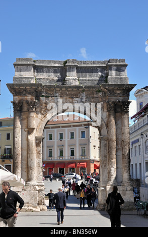 Römischer Triumphbogen von Sergius (Sergi) Golden Gate Kroatien, Istrien, Pula Stockfoto