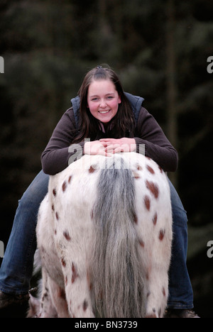 Mädchen mit pony Stockfoto