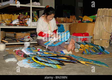 Die Schirmfabrik, Borsang Dorf, Chiang Mai, Thailand, Asien Stockfoto