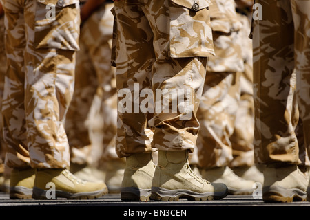 Füße auf dem Boden - The Royal Logistic Corps auf der Parade. Stockfoto