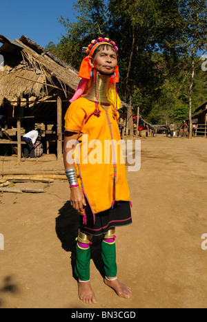 Kayan (Volksgruppe) Frau auch genannt Longneck tragen goldene Ringe um den Hals, Mae Hong Son, Nord-Thailand, Asien Stockfoto