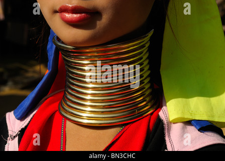 Kayan (Volksgruppe) Frau auch genannt Longneck tragen goldene Ringe um den Hals, Mae Hong Son, Nord-Thailand, Asien Stockfoto