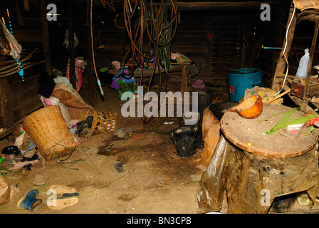 Im Inneren eines Hauses ein Hmong Dorf, Mae Hong Son, Nord-Thailand, Asien Stockfoto