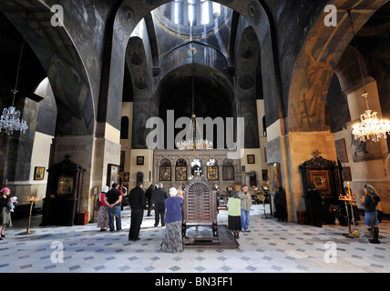 Menschen in Sioni Kathedrale, Tiflis, Georgien Stockfoto