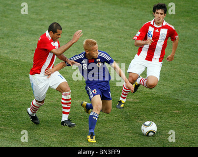 PAULO DA SILVA & KEISUKE HONDA PARAGUAY V JAPAN LOFTUS VERSFELD Stadion TSHWANE/PRETORIA Südafrika 29. Juni 2010 Stockfoto