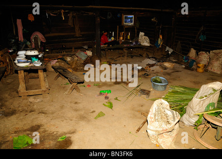 Im Inneren eines Hauses ein Hmong Dorf, Mae Hong Son, Nord-Thailand, Asien Stockfoto