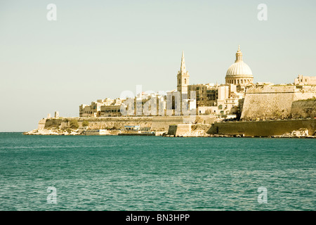 Carmelite Kirche, Fort und Marsamxett Harbour, Valletta, Malta, Europa Stockfoto