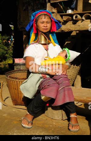 Kayan (Volksgruppe) Frau auch genannt Longneck tragen goldene Ringe um den Hals, Mae Hong Son, Nord-Thailand, Asien Stockfoto