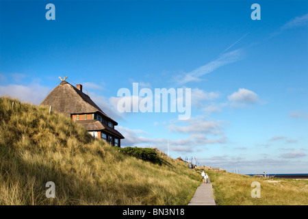 Holzsteg über die Dünen in der Nähe von Wittduen, Amrum, Schleswig-Holstein, Deutschland Stockfoto