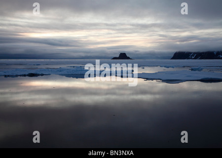 Eisschollen im arktischen Ozean, Spitzbergen, Norwegen, Europa Stockfoto