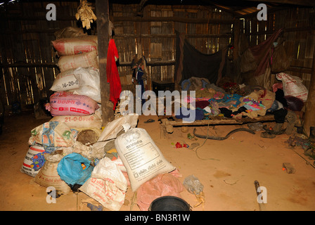 Im Inneren eines Hauses ein Hmong Dorf, Mae Hong Son, Nord-Thailand, Asien Stockfoto