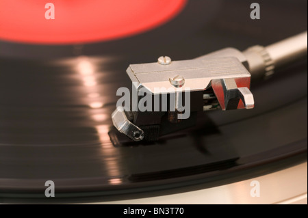 Stift auf spinning Vinyl-Schallplatte Stockfoto