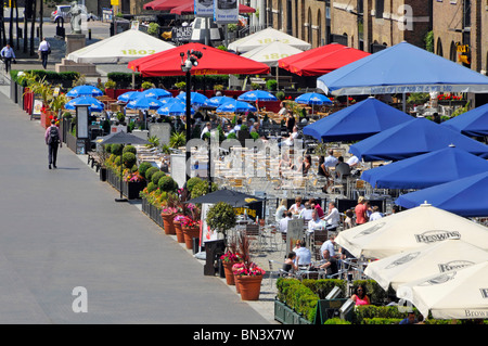 Restaurant im freien Einrichtungen im Canary Wharf London Docklands Stockfoto