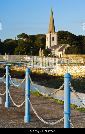 Glenarm Kirche von der Marina Glenarm, County Antrim, Nordirland Stockfoto