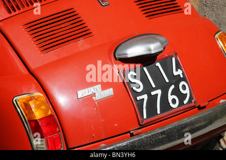 Einen roten Fiat 500, Montepulciano, Toskana, Italien Stockfoto