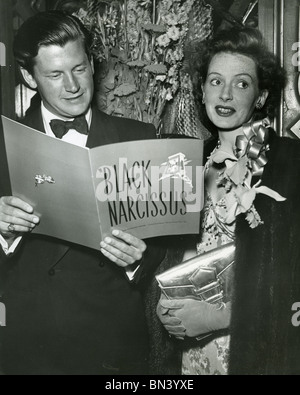 DEBORAH KERR schottische Schauspielerin mit ersten Mann RAF Squadron Leader Anthony Bartley bei der Premiere des Films Black Narcissus 1947 Stockfoto