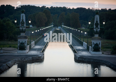 Aquädukt über Loire bei Briare, France Stockfoto