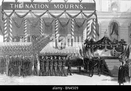Präsident Lincoln Beerdigung - Entfernung des Körpers vom Rathaus auf den Leichenwagen, New York City April 1865 Stockfoto