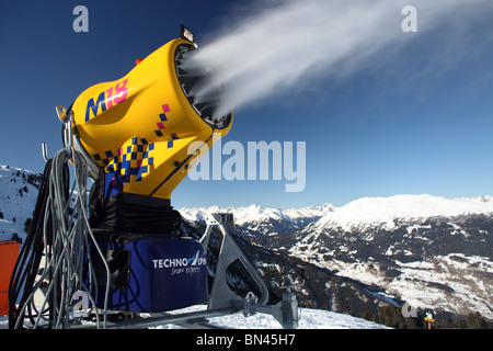 Eine Schneekanone, Jerzens, Österreich Stockfoto