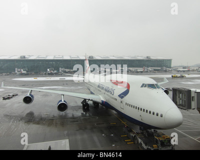 British Airways Boeing 747 Jumbo Jet bei Heathrow Terminal 5 London England UK Europe Stockfoto