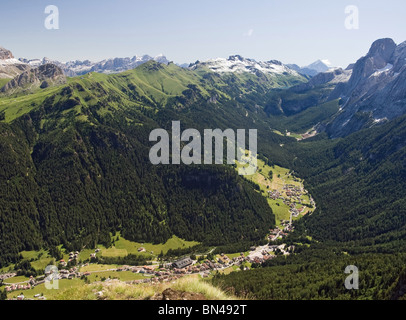 Luftaufnahme des Fassatals von Alba di Canazei, Fedaia pass Stockfoto