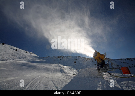 Schnee Kanone auf der Rückseite Light, Jerzens, Österreich Stockfoto