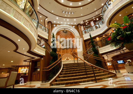 Traumkreuzfahrten. Elegante Innenarchitektur und Design. Cunard's Ocean Liner „Queen Victoria“. 5 Sterne Stockfoto