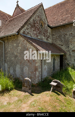 Gilbert White Tower auf dem Kirchhof von Str. Marys Kirche in Selborne Stockfoto