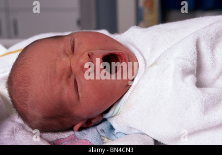 Baby, Gähnen Stockfoto