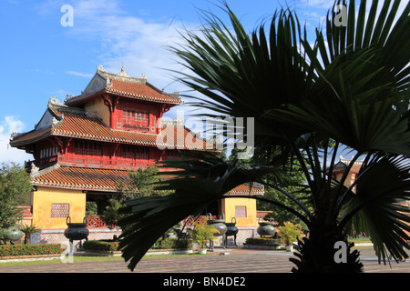 Aufgenommen auf der Zitadelle in Hue, Vietnam.  Thế Miếu (Tempel der Generationen) Stockfoto