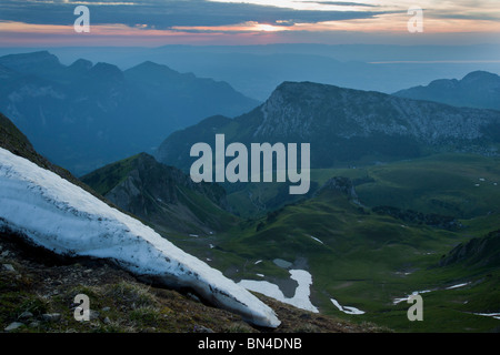 Bargy Kette vom Mount Jallouvre in der Abenddämmerung, Haute Savoie, Französische Alpen. Stockfoto