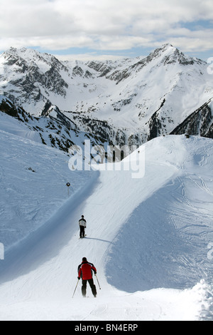 Skifahrer auf der Piste, Jerzens, Österreich Stockfoto