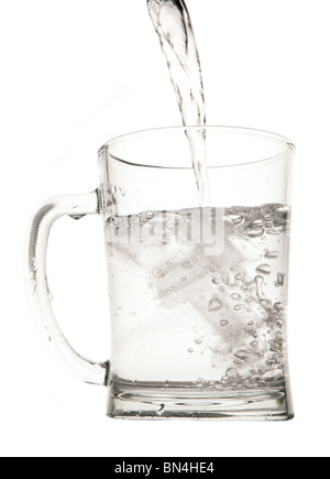 Wasser in Pint Glas im studio Stockfoto