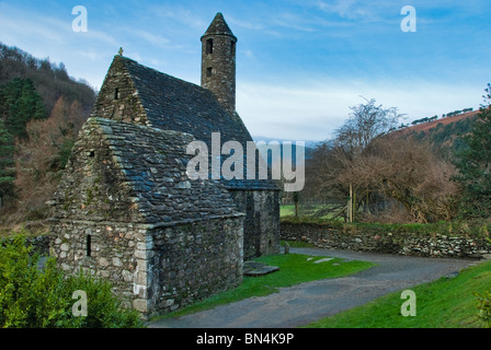 Kirche St Kevin in der Morgendämmerung. Stockfoto