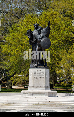 Denkmal für die Konföderierten Verteidiger von Charleston in White Point Gardens und Battery Park in Charleston, South Carolina Stockfoto