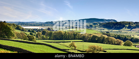 Ackerland mit Blick auf Offshore-Tal in Richtung Offshore-Bridge, The Lake District, Cumbria, England, UK Stockfoto