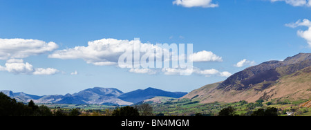 English Lake District Mountains landscape scene looking towards the Derwent Fells, Cumbria, England, UK Stockfoto