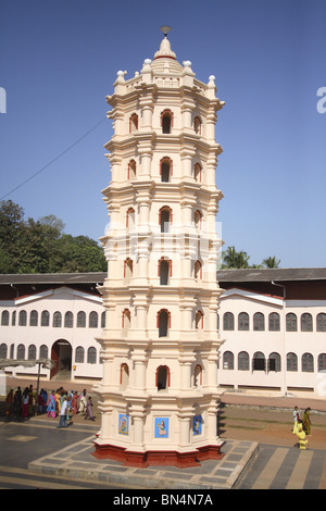 Sieben Stockwerke Lampe Turm; Deepdaan im Hof der Mangesh; Mangeshi Tempel-Komplex; Priol; Ponda; Goa; Indien Stockfoto