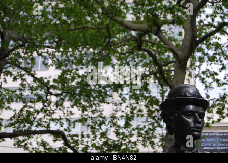 Charlie Chaplin Bronze Skulptur am Leicester Square, London, England Stockfoto